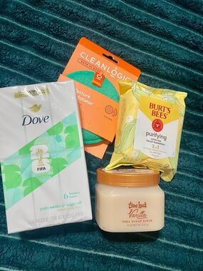 Tree Hut Vanilla Shea Sugar Scrub - Cream Exfoliant